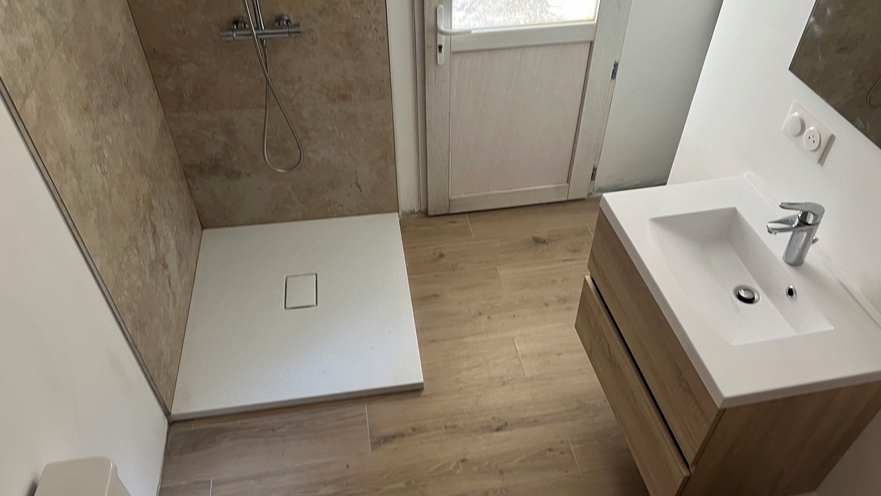 Photo of Bathroom in Saint-Martin-de-Castillon