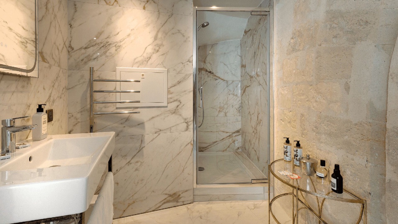 Photo of Bathroom in Avignon City Centre