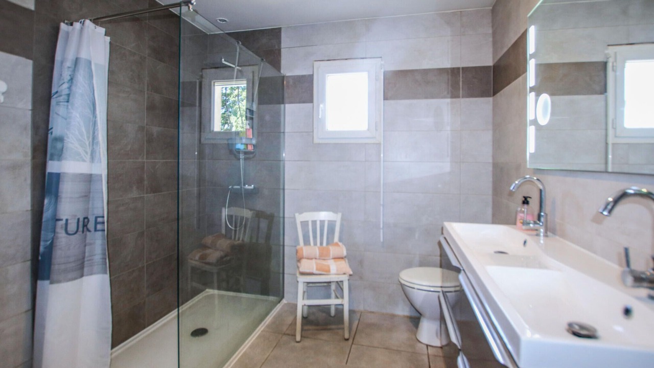 Photo of Bathroom in Bedarrides