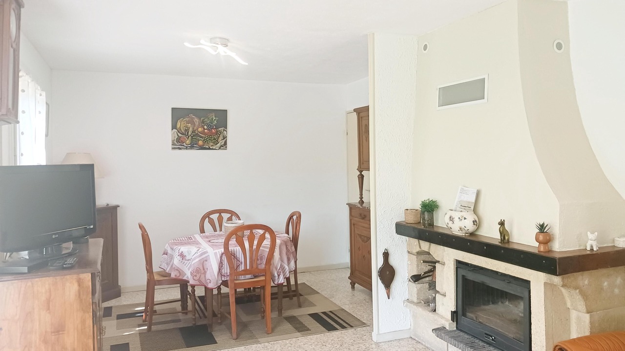 Photo of Livingroom in Entrecasteaux