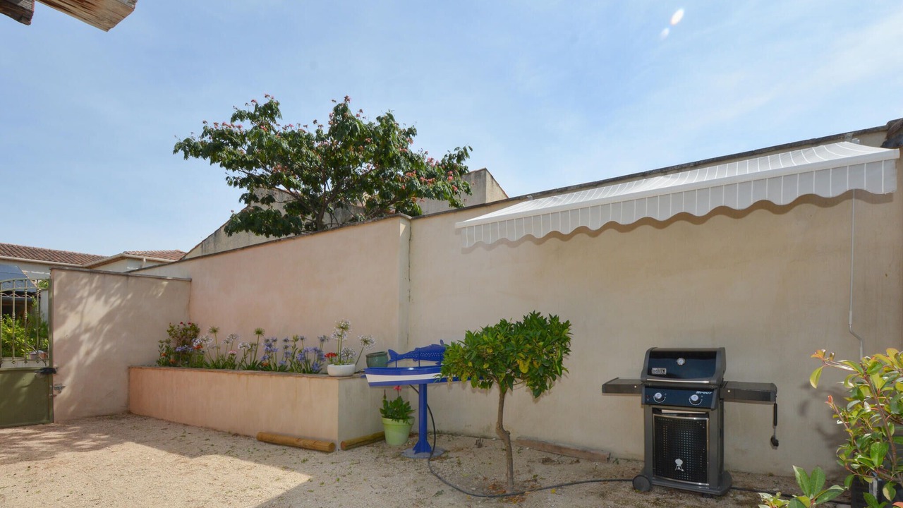 Photo of Others in Noves