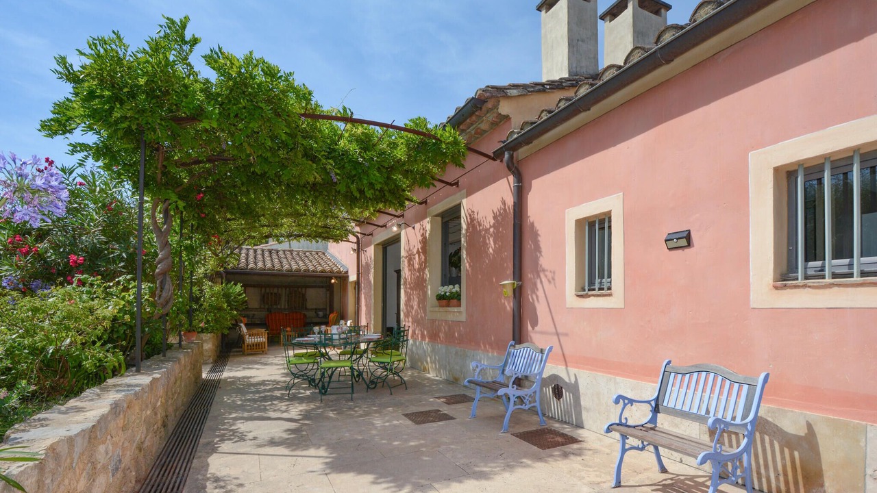 Photo of Others in Noves