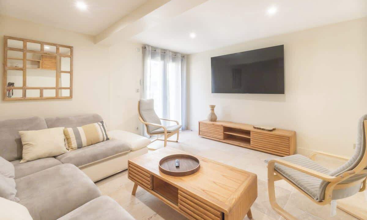 Photo of Livingroom in Les Baumettes