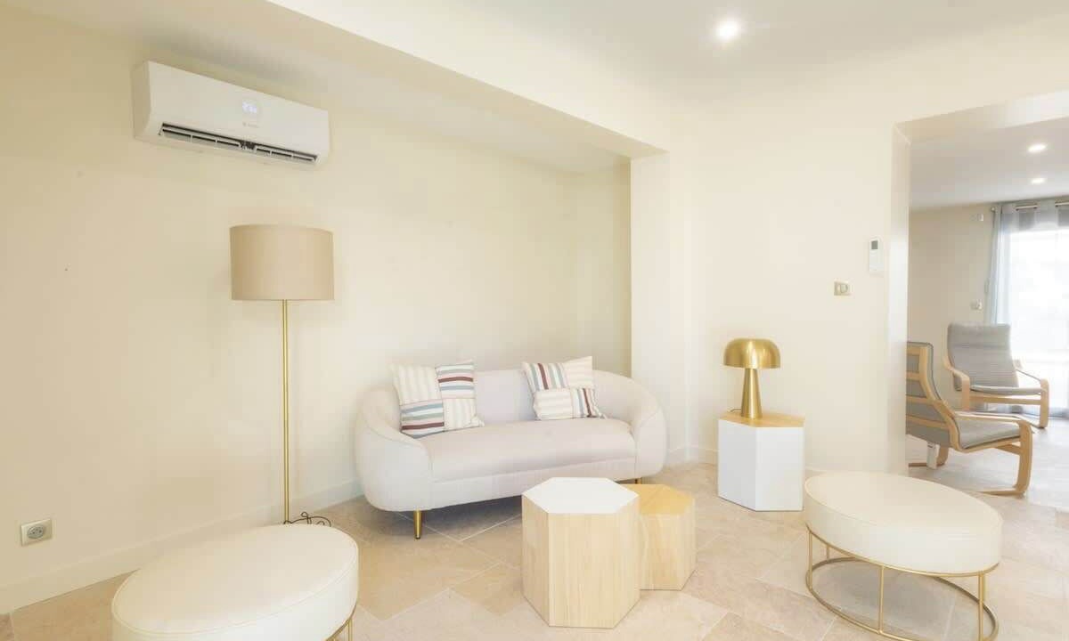 Photo of Livingroom in Les Baumettes