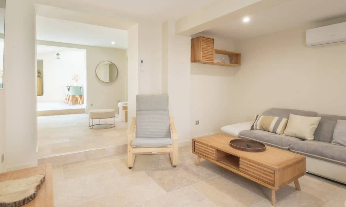 Photo of Livingroom in Les Baumettes