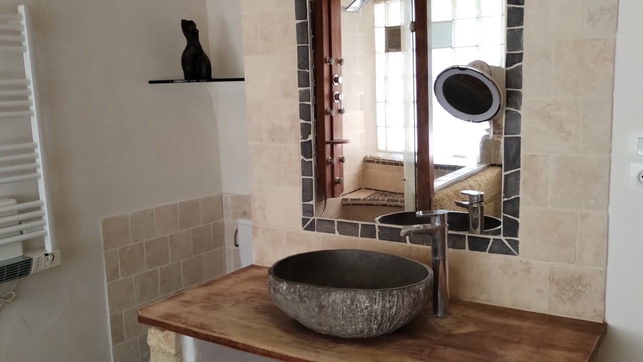 Photo of Bathroom in Remoulins