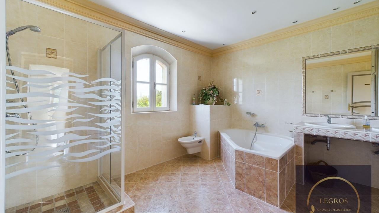 Photo of Bathroom in Molleges