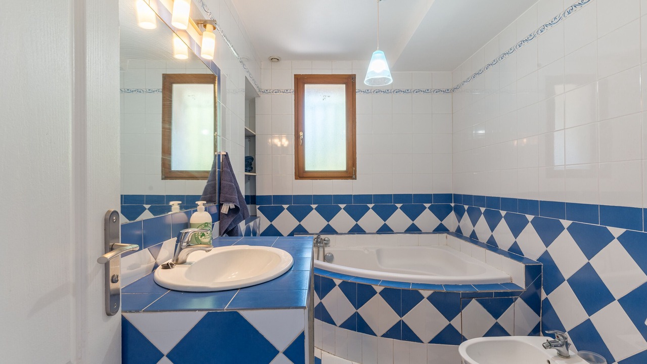 Photo of Bathroom in Venelles