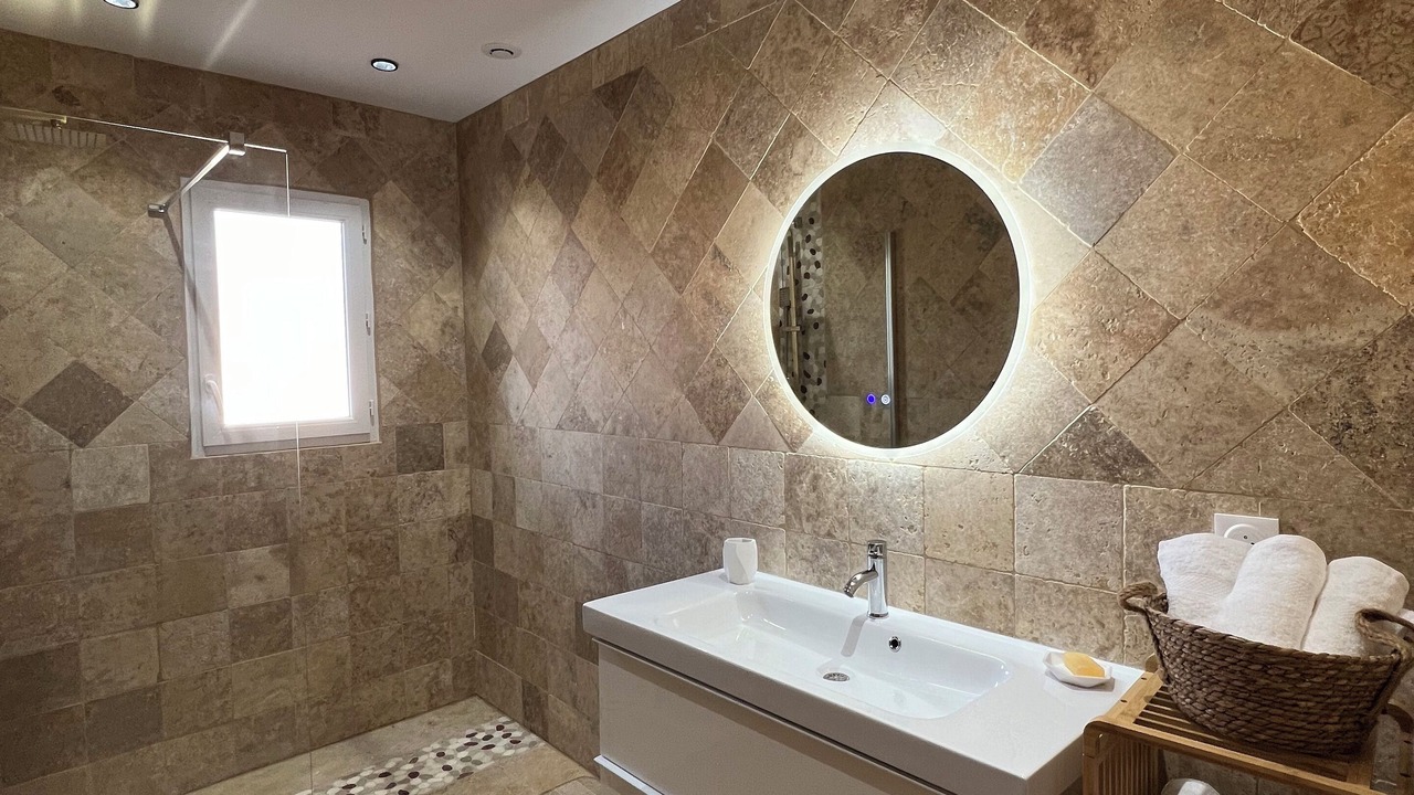Photo of Bathroom in Morieres-les-Avignon