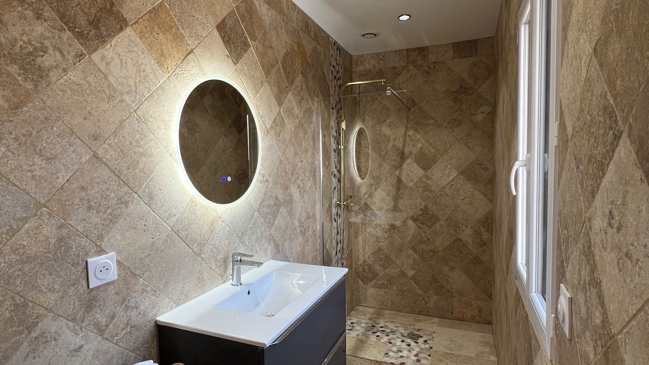 Photo of Bathroom in Morieres-les-Avignon