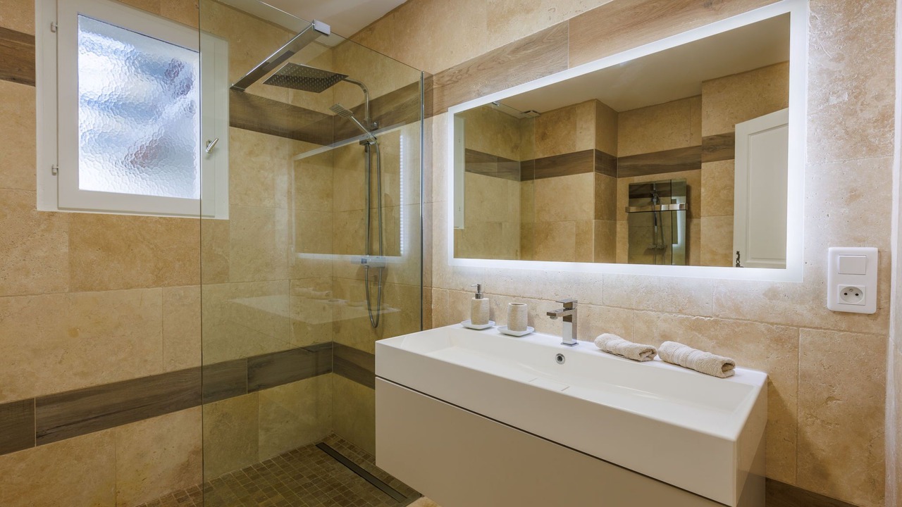 Photo of Bathroom in Saint-Hilaire-d'Ozilhan