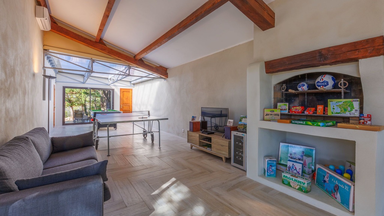 Photo of Livingroom in Saint-Hilaire-d'Ozilhan