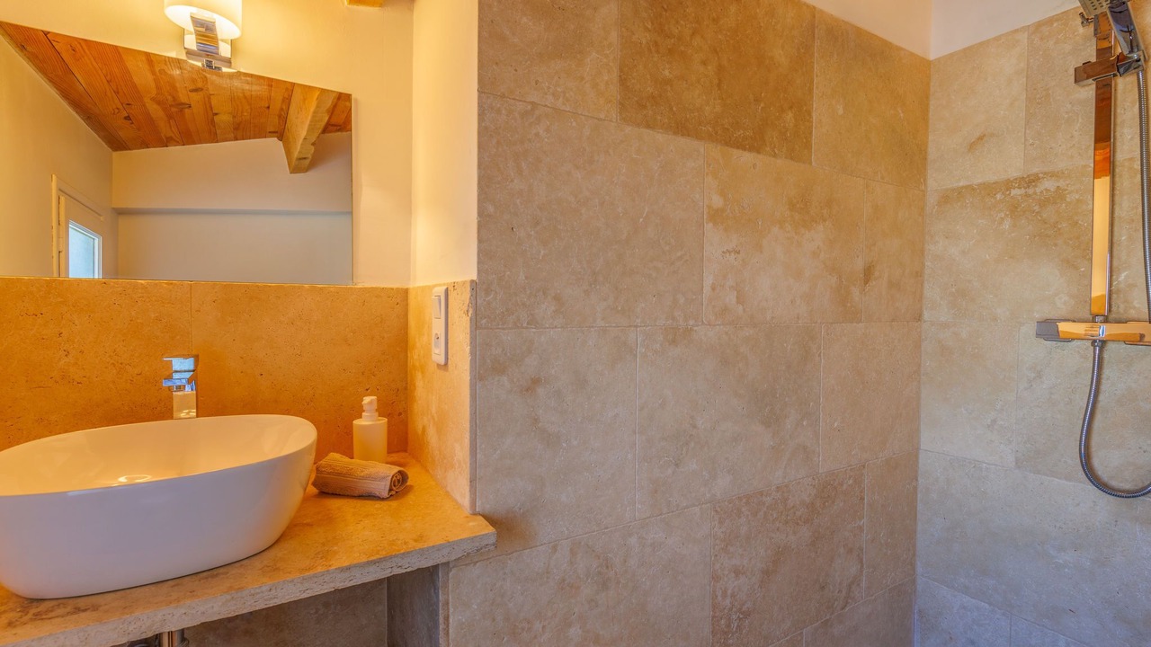 Photo of Bathroom in Saint-Hilaire-d'Ozilhan