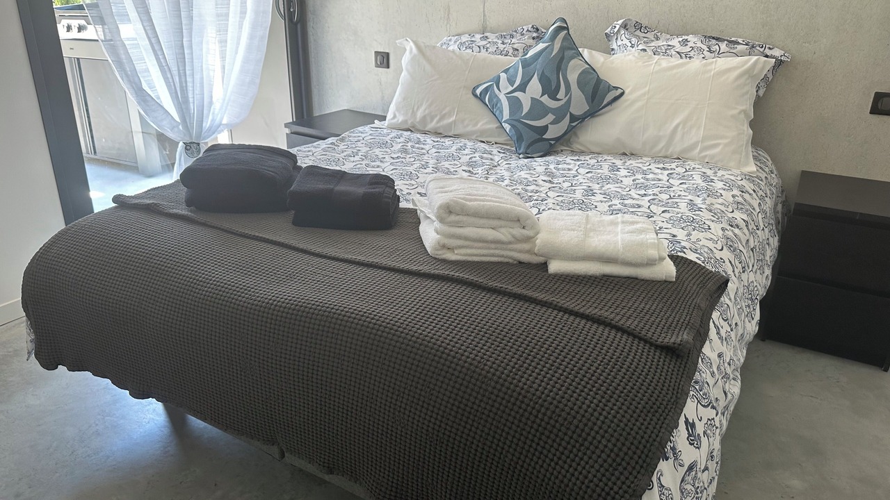 Photo of Bedroom in Plaisians