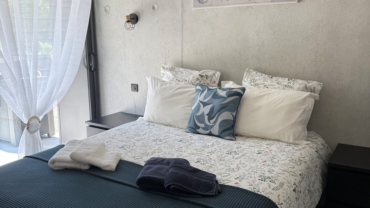 Photo of Bedroom in Plaisians