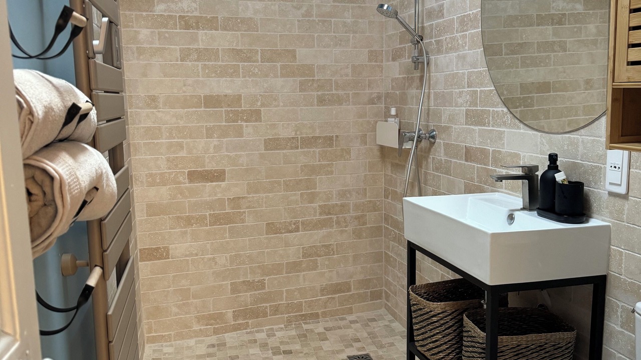 Photo of Bathroom in Lourmarin