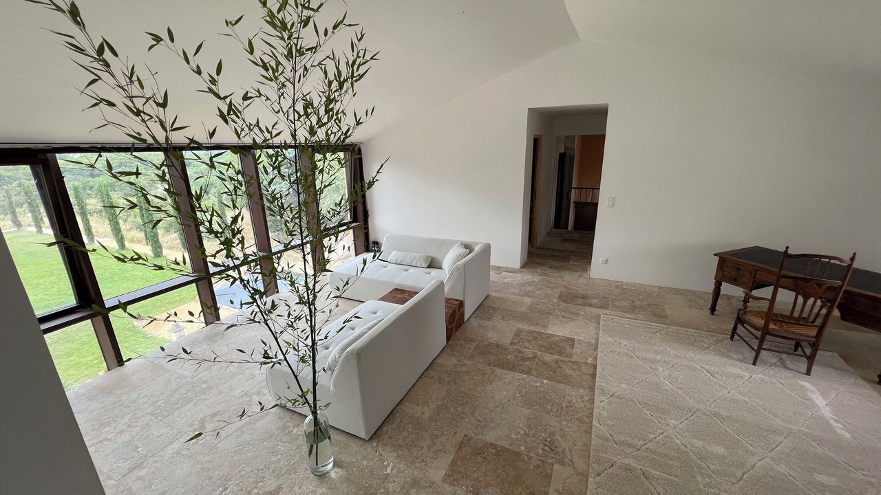 Photo of Livingroom in Apt
