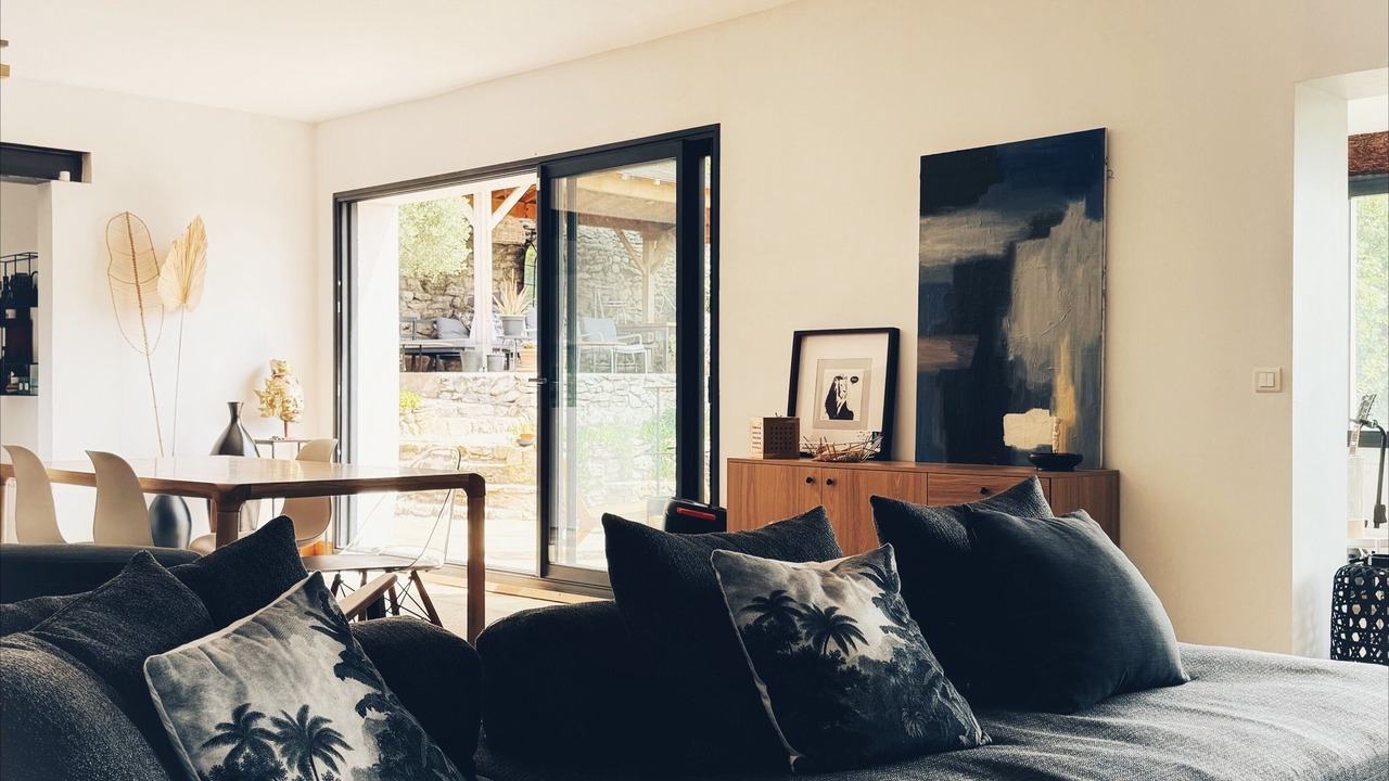 Photo of Livingroom in Cornillon-Confoux