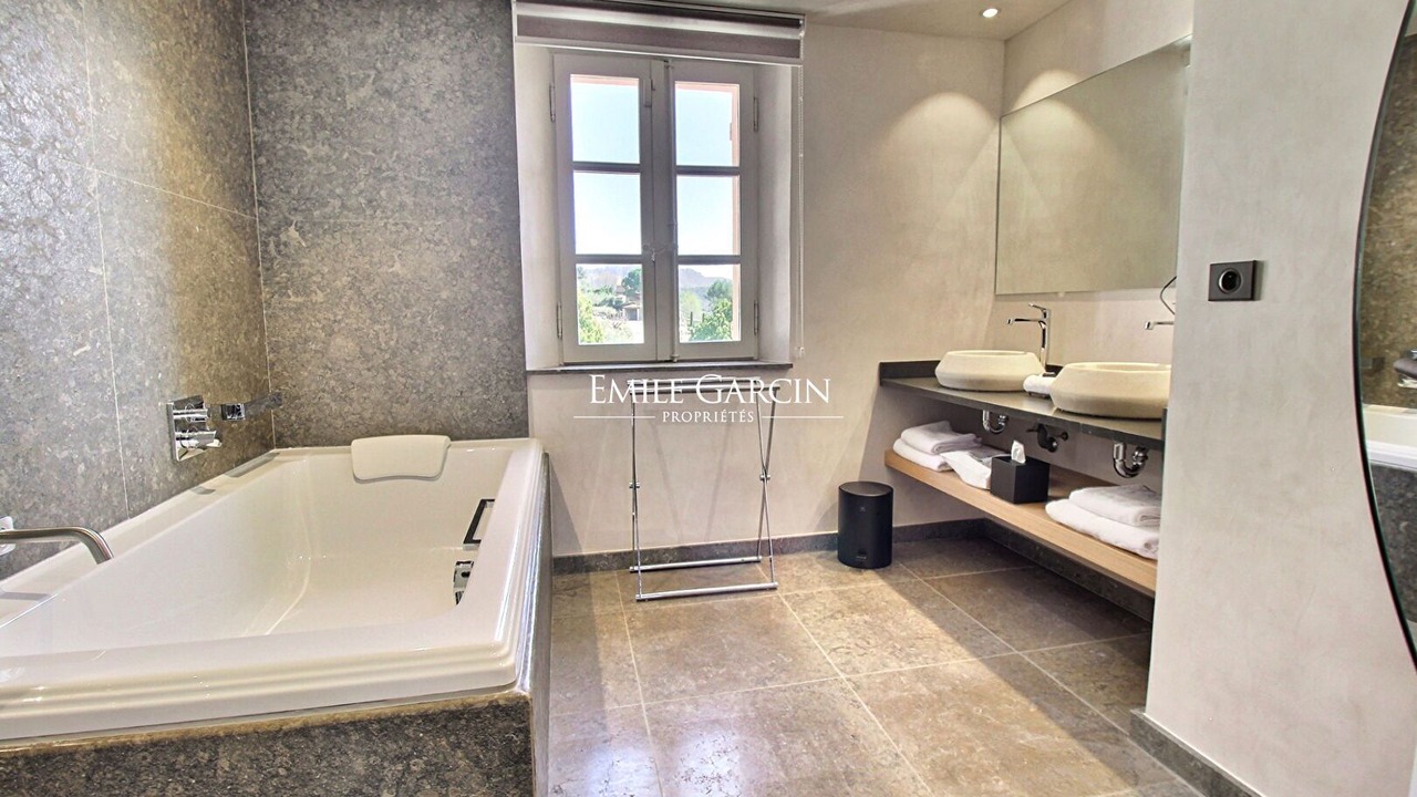 Photo of Bathroom in Tourves