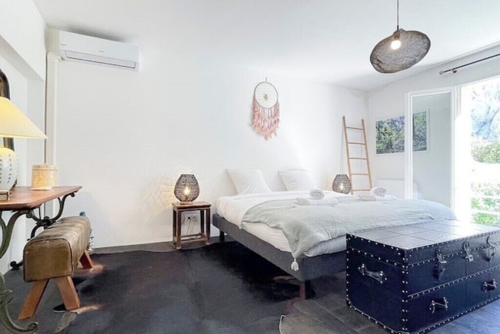 Photo of Bedroom in 8th Arrondissement