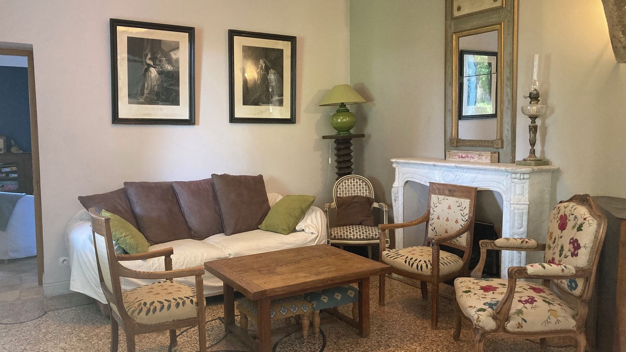 Photo of Livingroom in Orange