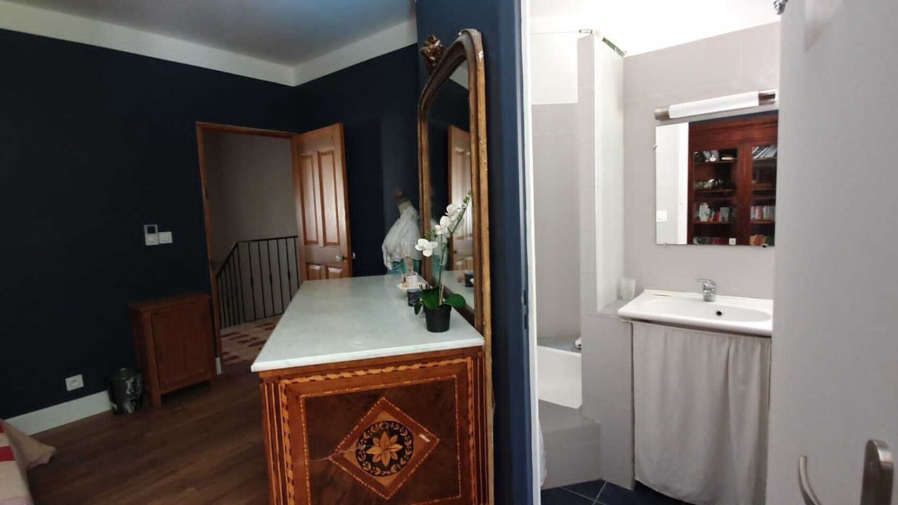 Photo of Bedroom in Orange