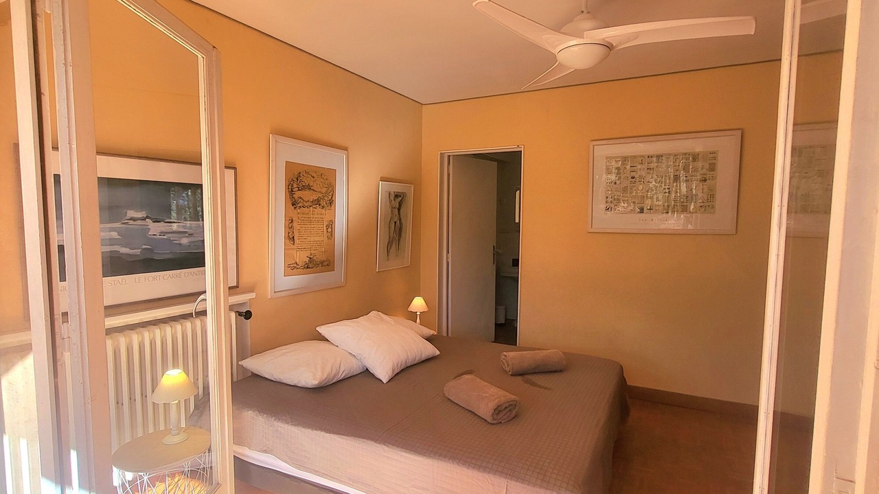 Photo of Bedroom in Roussillon