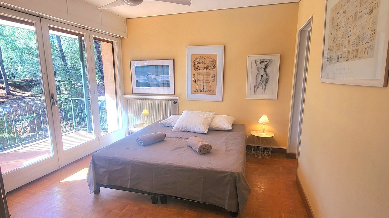 Photo of Bedroom in Roussillon