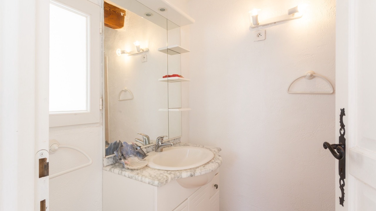 Photo of Bathroom in Beaucaire