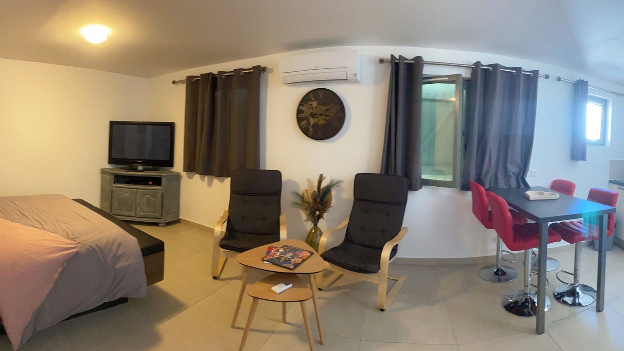 Photo of Bedroom in Montmeyan