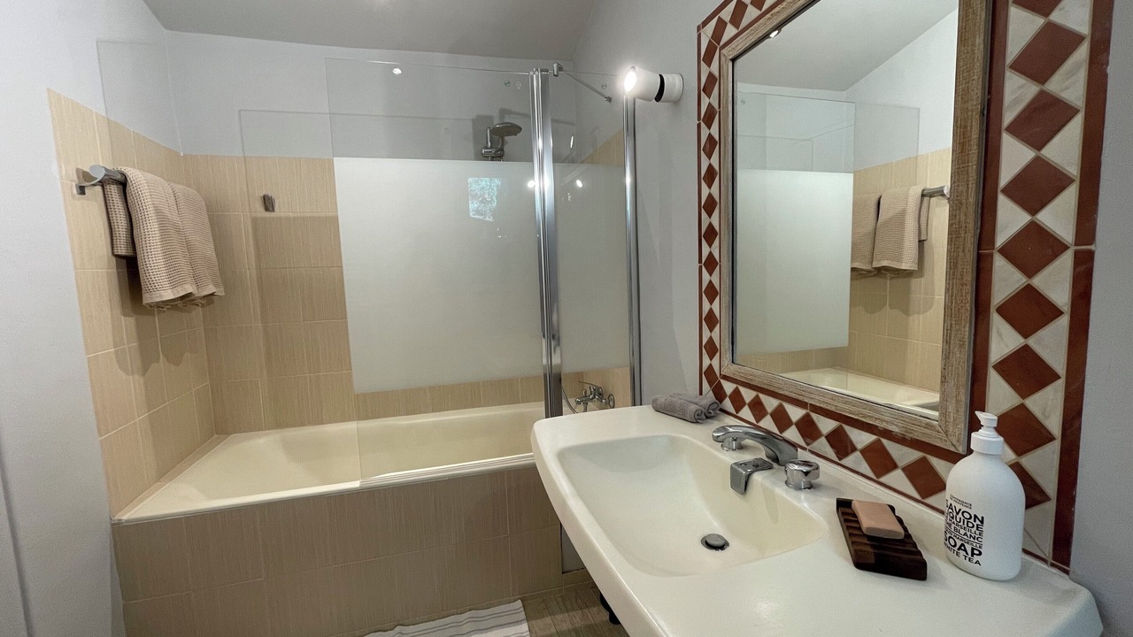 Photo of Bathroom in Menerbes