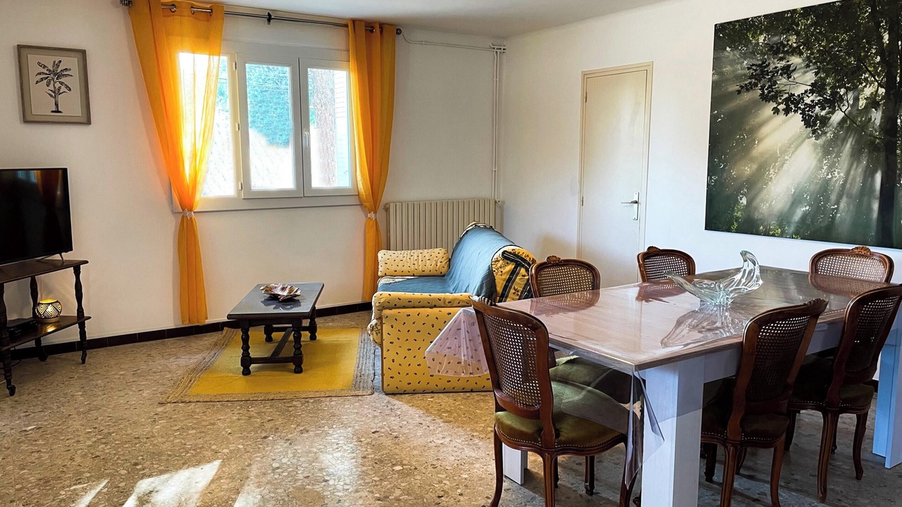 Photo of Livingroom in Sablet