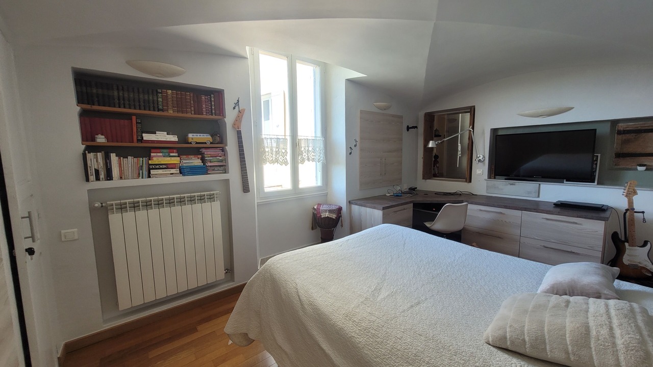 Photo of Bedroom in Velleron