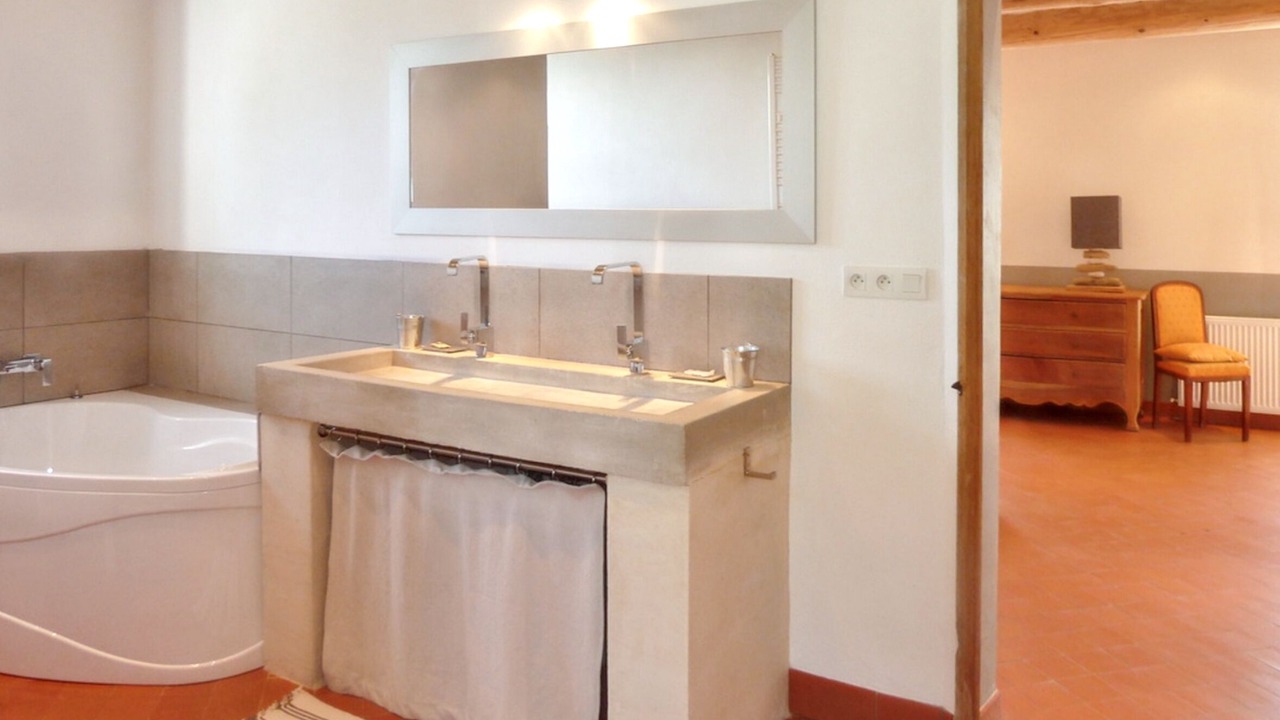 Photo of Bathroom in Pernes-les-Fontaines