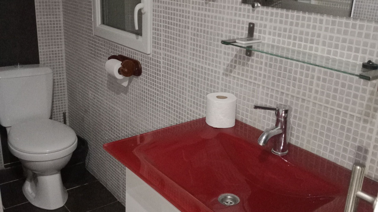 Photo of Bathroom in Caromb