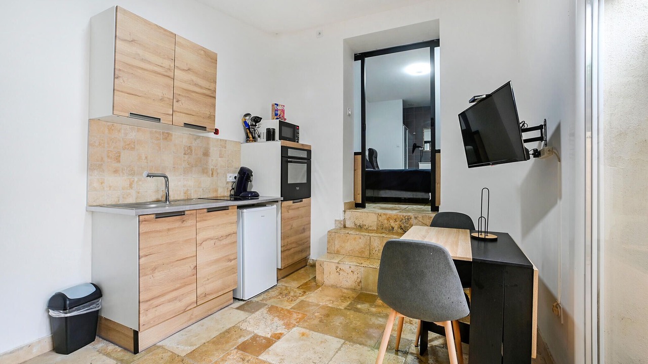 Photo of Bedroom in Jonquieres-Saint-Vincent