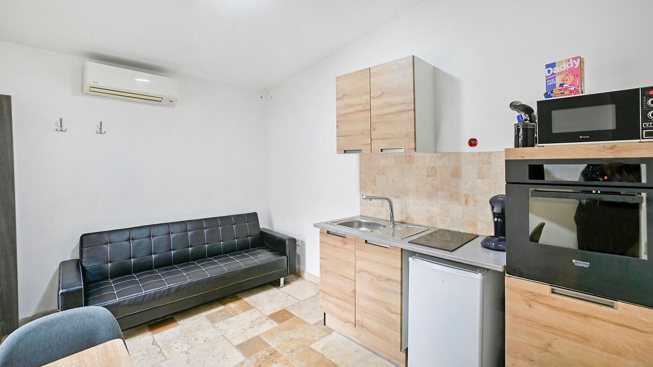 Photo of Bedroom in Jonquieres-Saint-Vincent