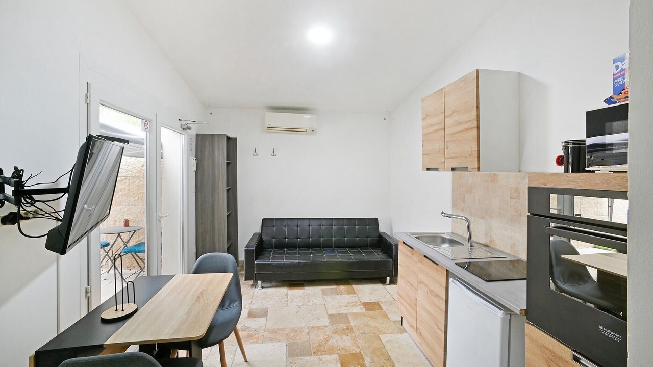 Photo of Bedroom in Jonquieres-Saint-Vincent