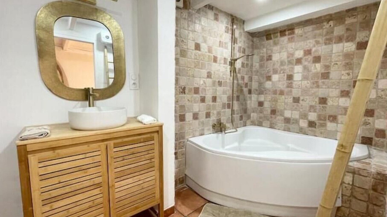 Photo of Bathroom in Cornillon-Confoux
