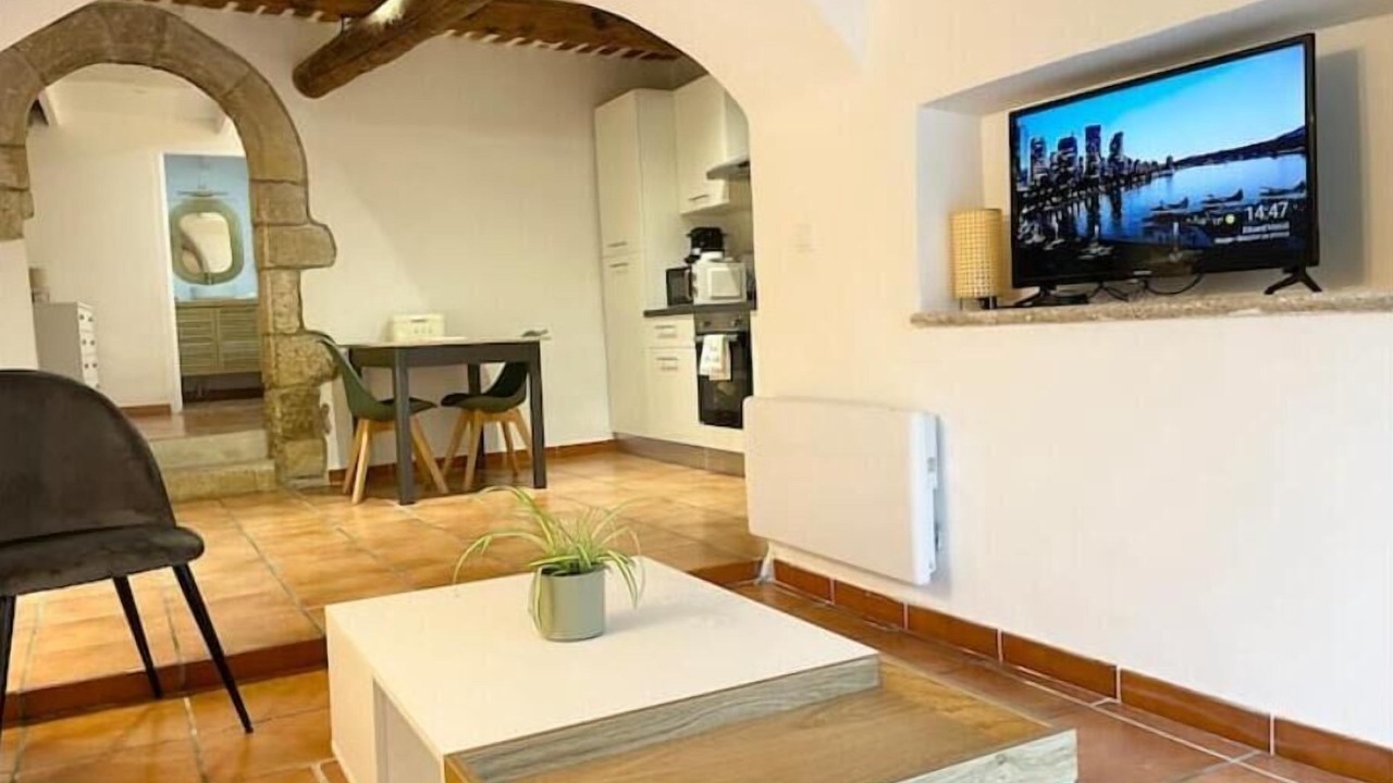 Photo of Livingroom in Cornillon-Confoux