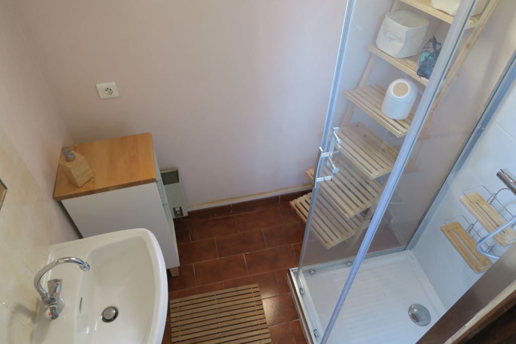 Photo of Bathroom in Jouques