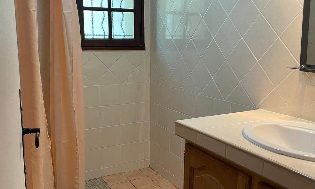 Photo of Bathroom in Jouques