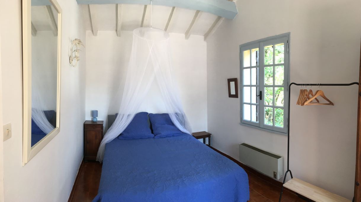 Photo of Bedroom in Jouques
