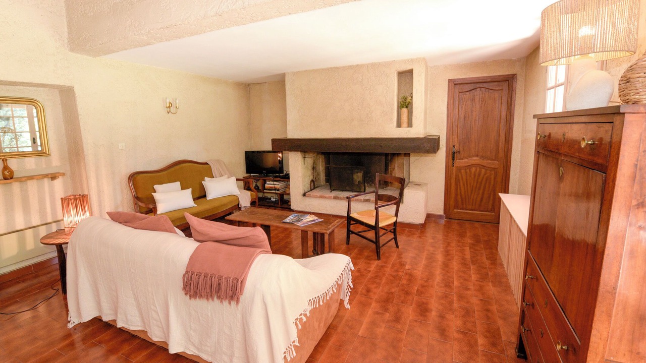 Photo of Livingroom in Jouques