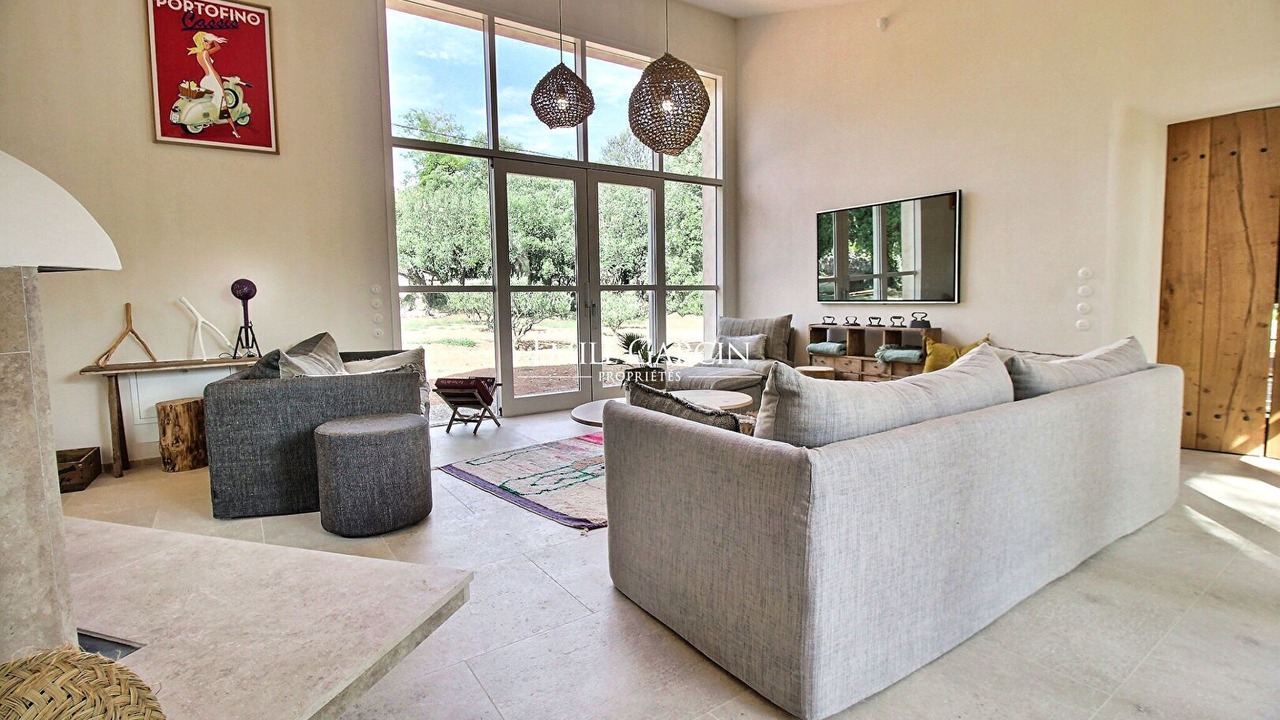 Photo of Livingroom in Meounes-les-Montrieux
