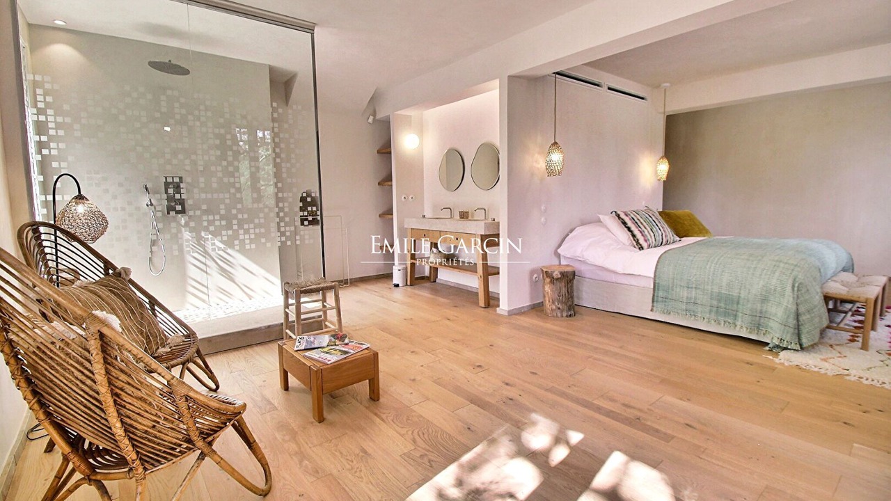 Photo of Bedroom in Meounes-les-Montrieux