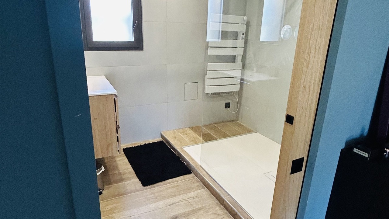 Photo of Bathroom in Velleron