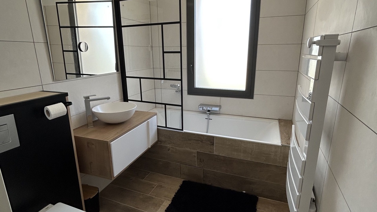 Photo of Bathroom in Velleron