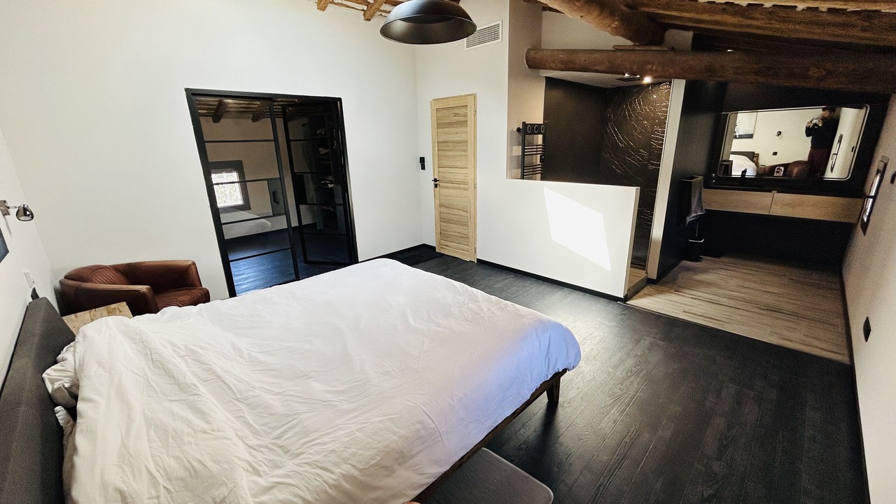 Photo of Bedroom in Velleron
