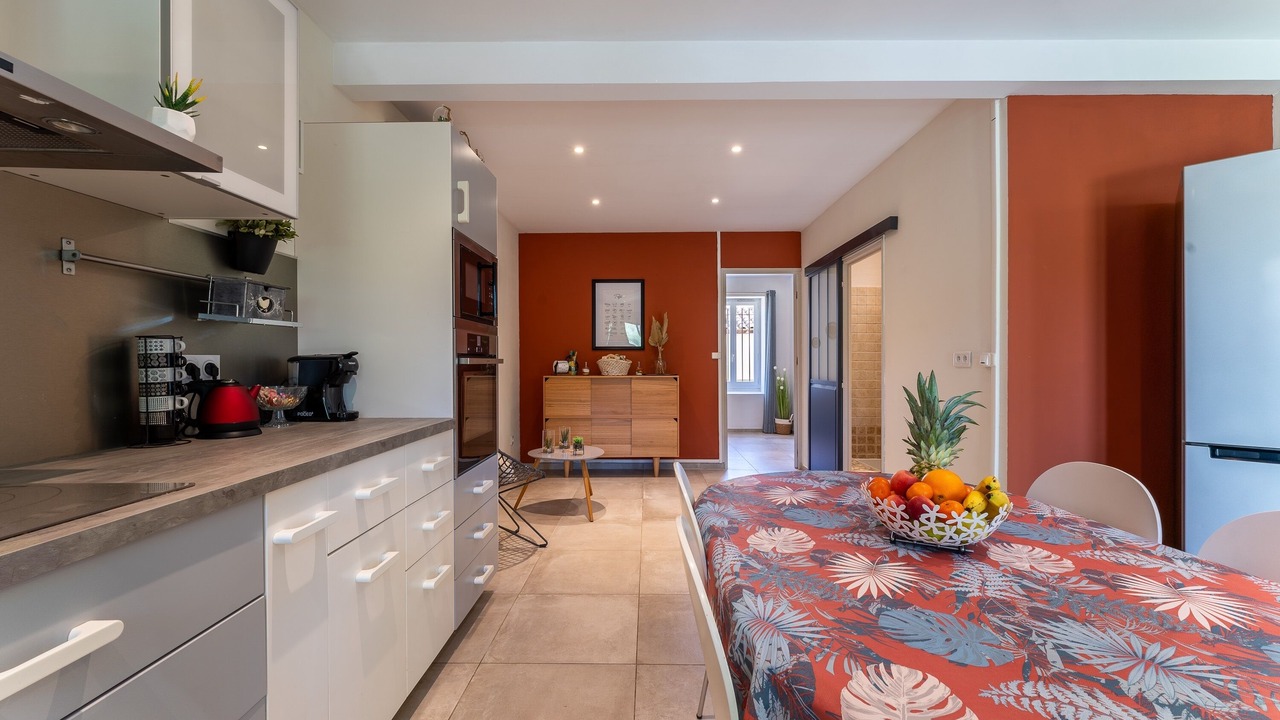 Photo of Kitchen in Comps